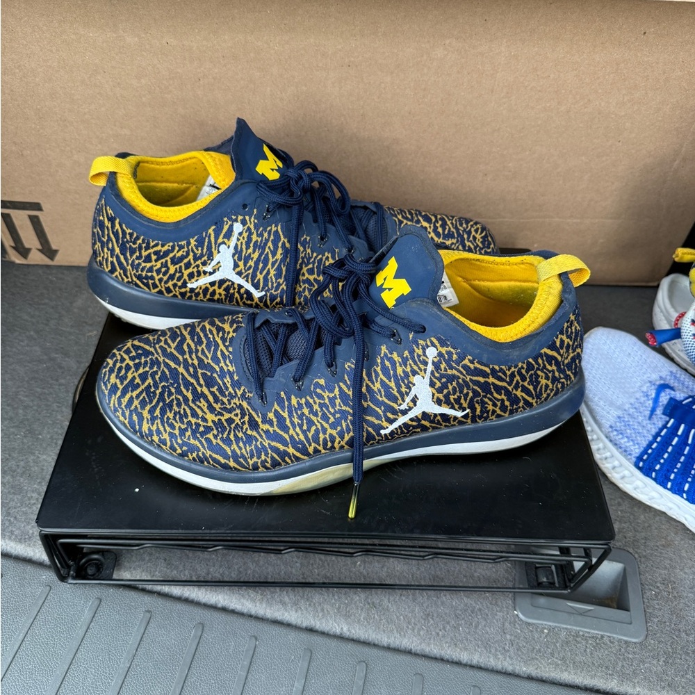 Jordan Blue and Yellow Patterned Sneakers